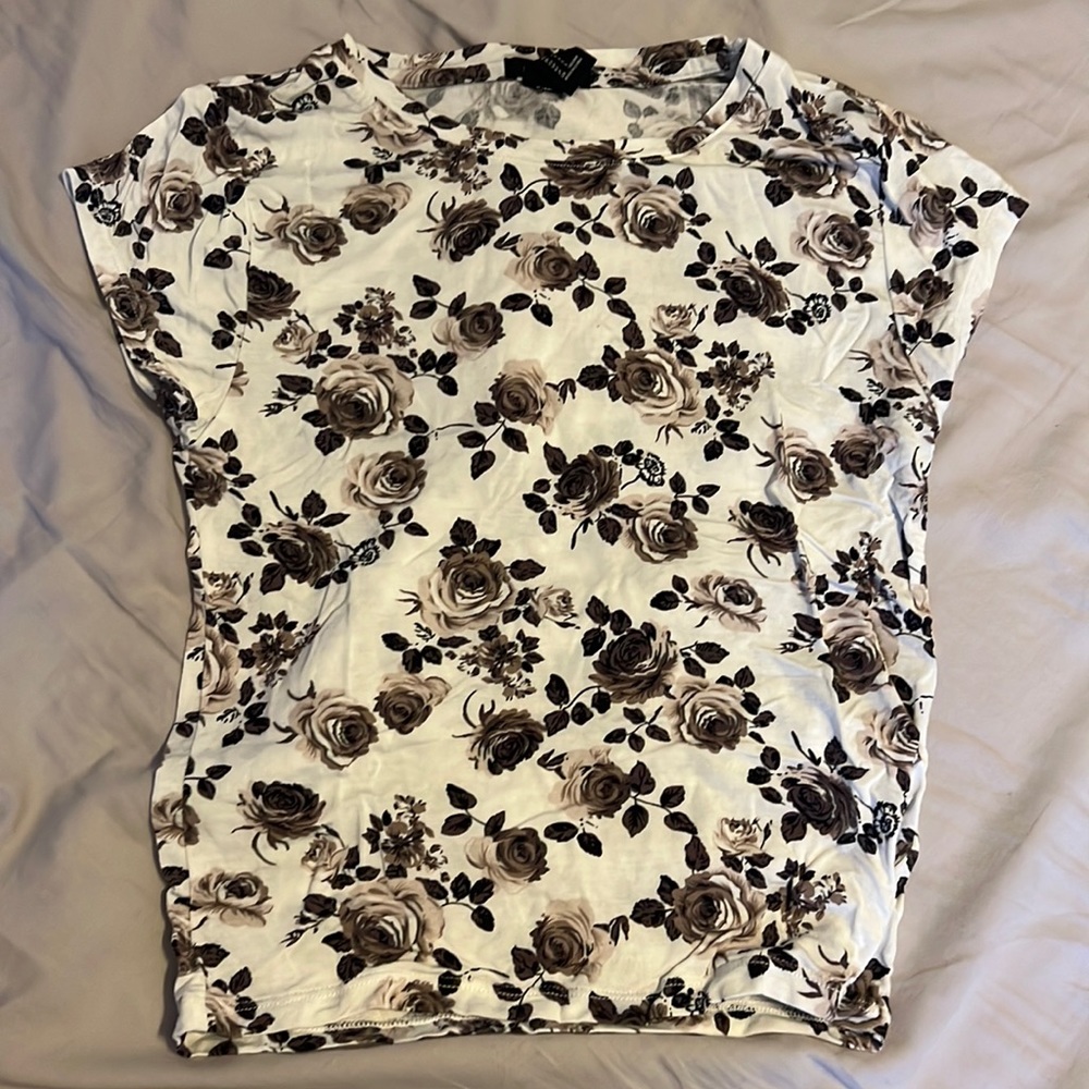 Stretching crop top tee